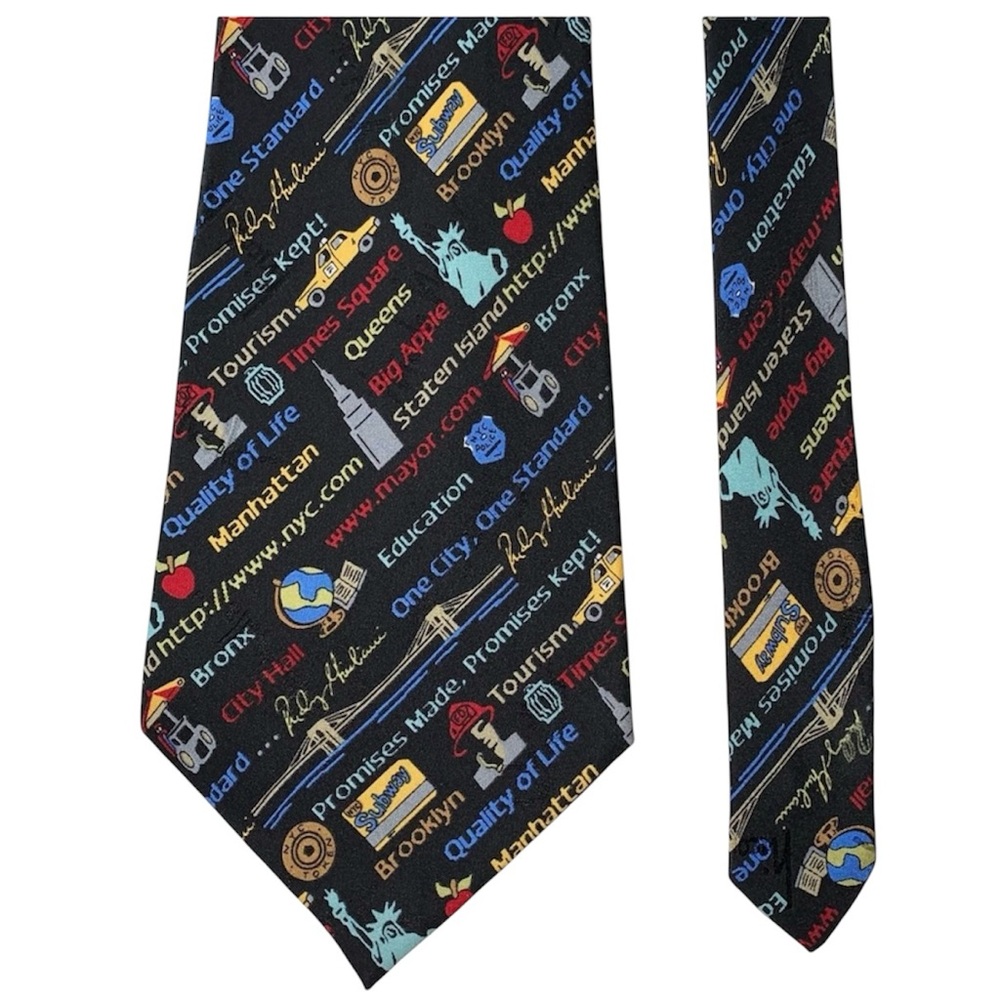 NEW YORK Novelty Tie Nicole Miller 100% Silk Big Apple Manhattan Brooklyn NYC